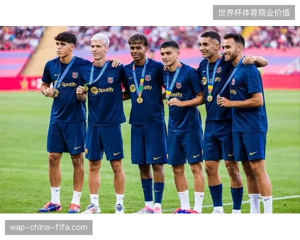 德拉富恩特或将围绕巴萨球员构建传控体系,以提升球队整体战术的默契度 德拉富恩特或将围绕巴萨球员构建传控体系,以提升球队整体战术的默契度